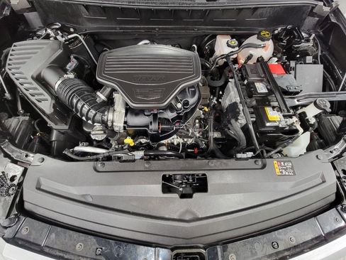 Certified 2025 Cadillac XT6 Premium Luxury image 9