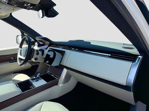 Used 2024 Land Rover Range Rover SE image 15