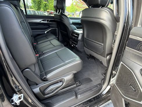 Certified 2025 Jeep Wagoneer 4WD w/ Convenience Group I image 22