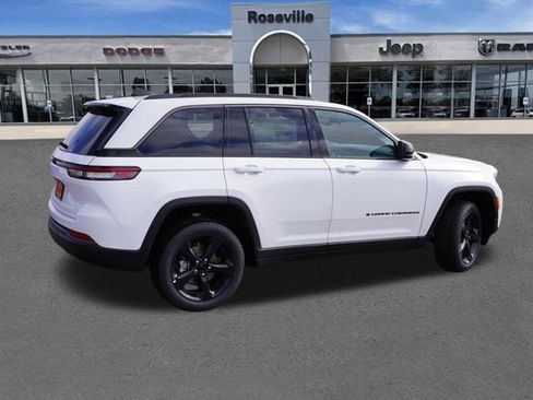 New 2026 Jeep Grand Cherokee Limited w/ Limited Altitude Package AWD/4WD image 4