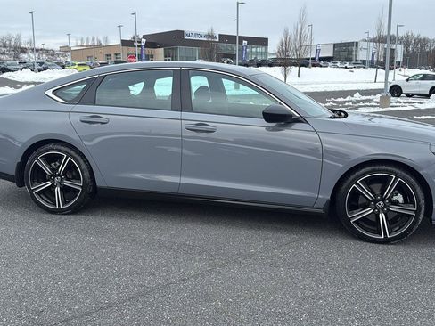 Used 2023 Honda Accord Sport image 3