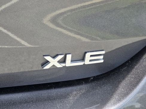 Used 2024 Toyota Highlander XLE FWD image 34