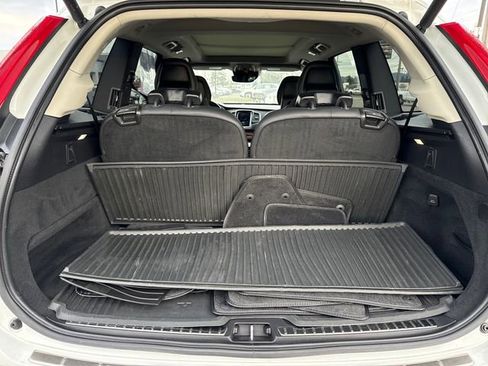 Used 2021 Volvo XC90 T6 Momentum w/ Climate Package image 13