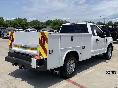 Used 2018 Ford F250 XL w/ Power Equipment Group RWD image 2