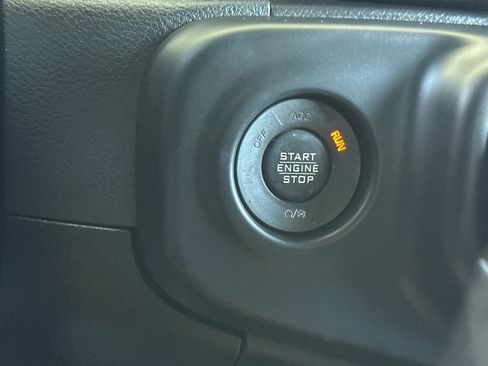Used 2018 Jeep Wrangler Unlimited Sahara AWD/4WD image 22