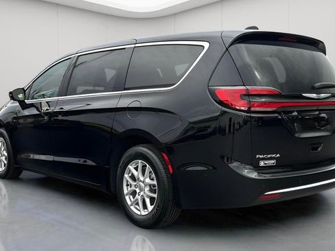 New 2025 Chrysler Pacifica Select image 8