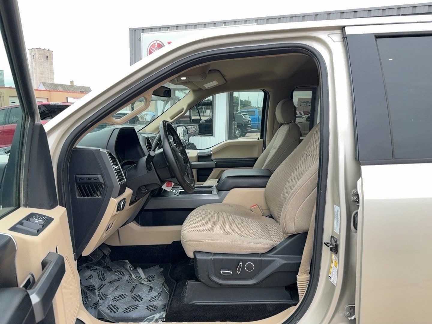 Used 2018 Ford F150 XLT w/ Equipment Group 302A Luxury AWD/4WD image 12