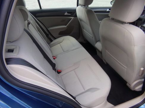 Used 2018 Volkswagen Golf S image 39