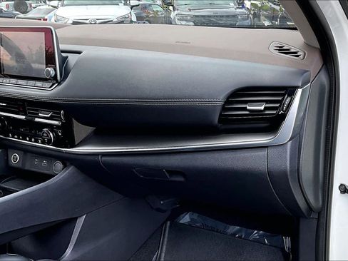 Used 2021 Nissan Rogue SV w/ Premium Package FWD image 18