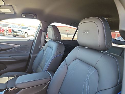 New 2026 Buick Envista Sport Touring image 11