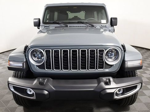 Used 2025 Jeep Wrangler Unlimited Sahara AWD/4WD image 10