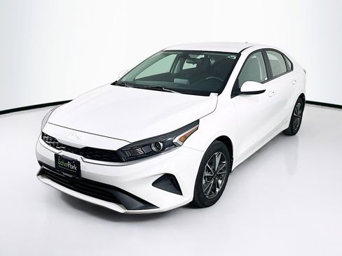 Used 2024 Kia Forte LXS image 3