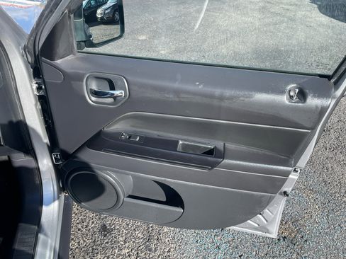 Used 2014 Jeep Patriot Latitude image 29