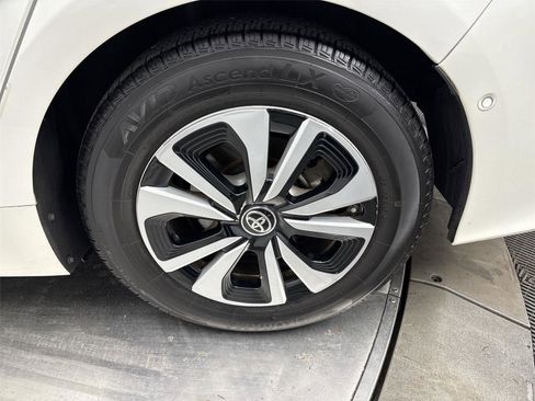 Used 2018 Toyota Prius Prime Advanced FWD image 27