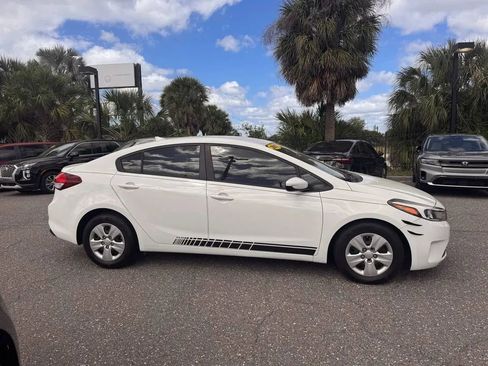 Used 2017 Kia Forte LX FWD image 3