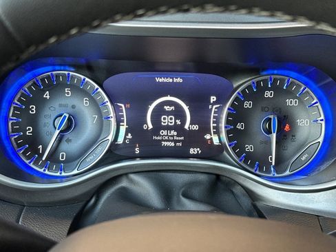 Used 2023 Chrysler Pacifica Touring-L FWD image 29
