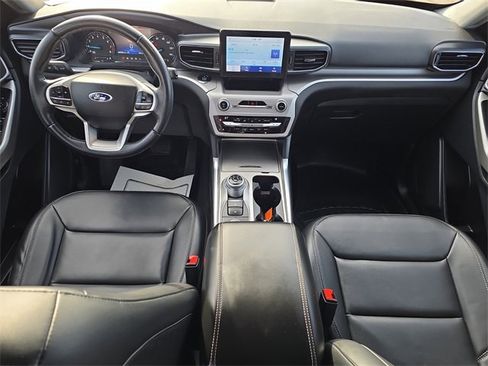 Used 2021 Ford Explorer XLT w/ Equipment Group 202A image 27