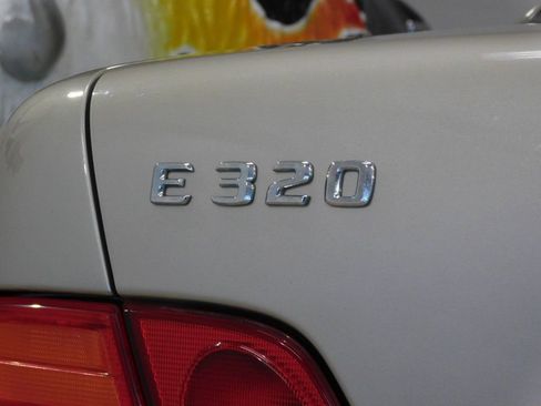 Used 1999 Mercedes-Benz E 320 4MATIC Sedan image 43