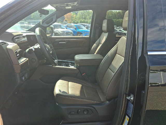 Used 2025 Chevrolet Tahoe High Country AWD/4WD image 2