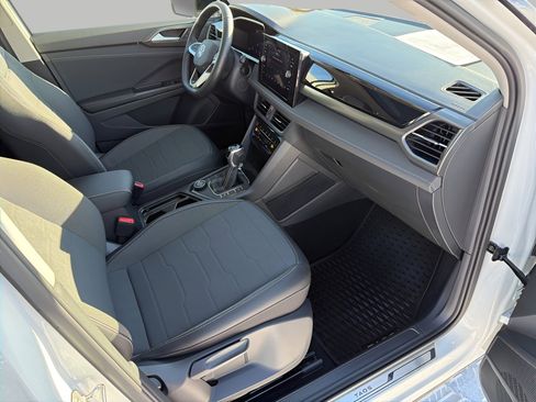 New 2025 Volkswagen Taos SE image 10