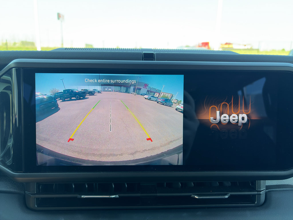 Used 2025 Jeep Wrangler Unlimited Sahara AWD/4WD image 19