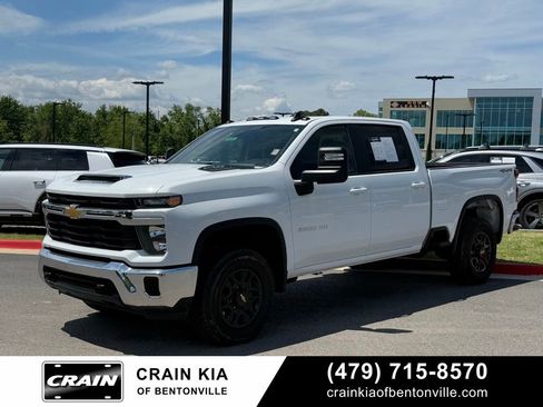 Used 2025 Chevrolet Silverado 2500 LT AWD/4WD image 3