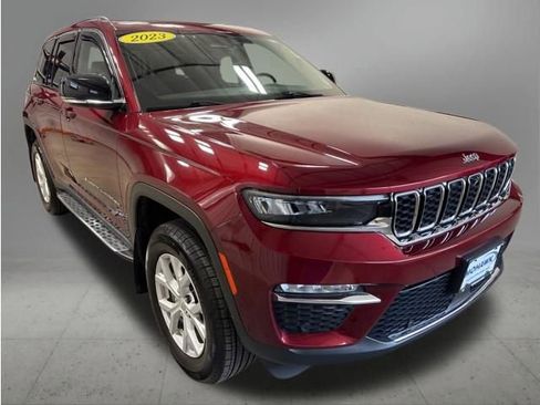 Used 2023 Jeep Grand Cherokee Limited w/ Luxury Tech Group II AWD/4WD image 8