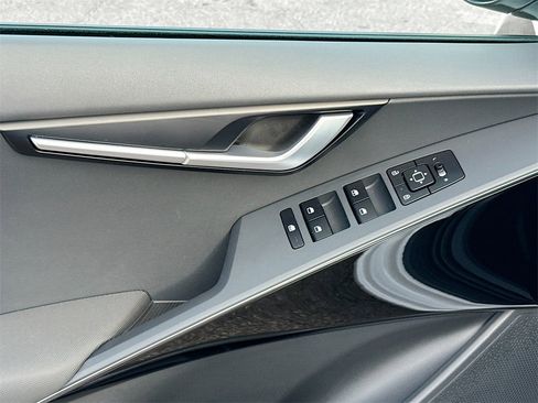 Used 2025 Kia Niro Wind w/ Wind Preserve Package image 19