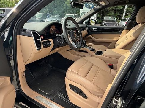 Used 2023 Porsche Cayenne Platinum Edition AWD/4WD image 10