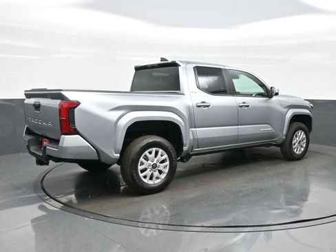 Used 2025 Toyota Tacoma SR5 image 6