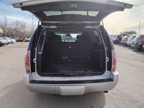Used 2013 GMC Yukon XL Denali image 24