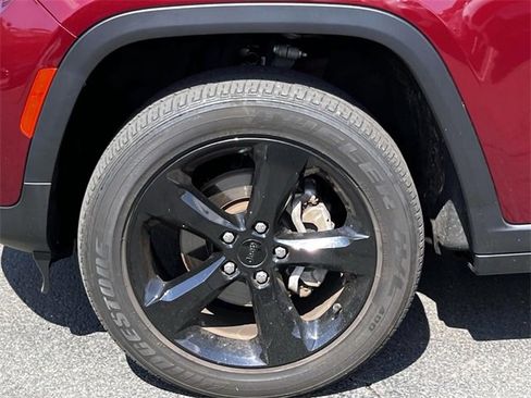 Used 2023 Jeep Grand Cherokee Altitude image 8