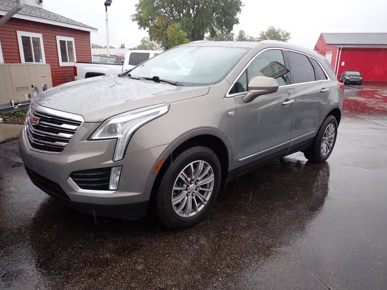 Used 2018 Cadillac XT5 Luxury w/ Trailering Package AWD/4WD image 3