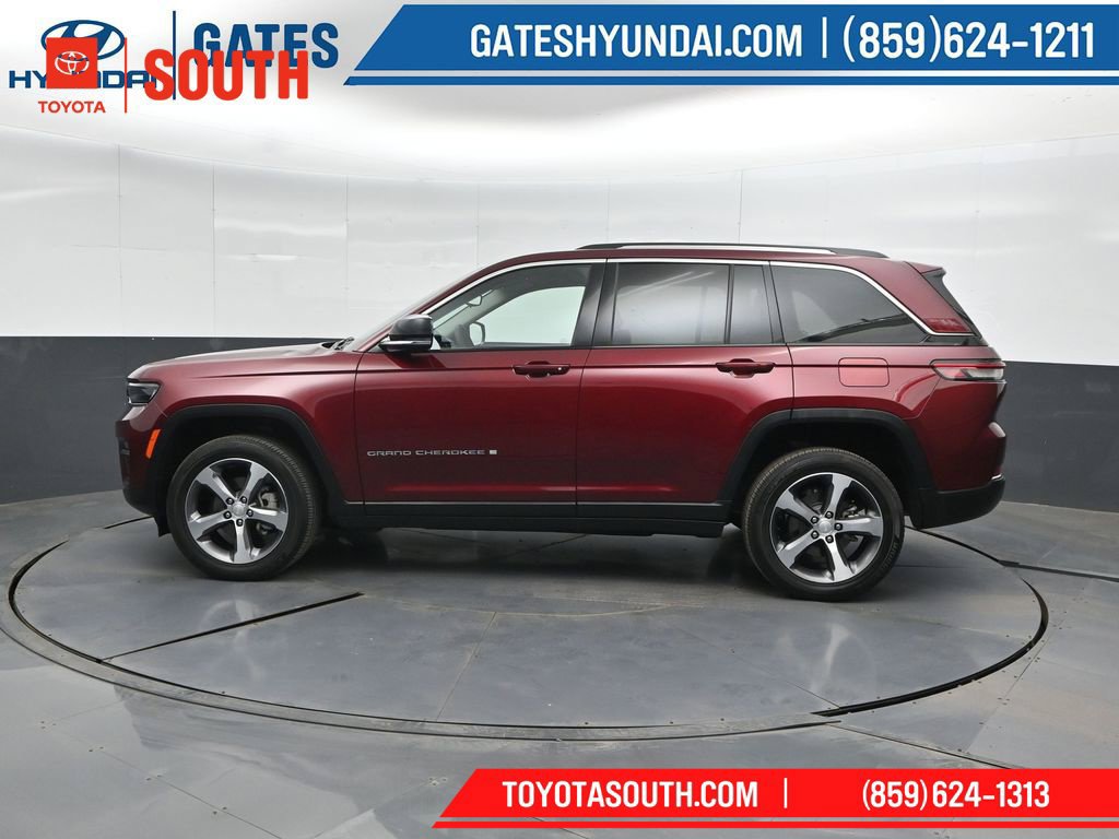 Used 2023 Jeep Grand Cherokee Limited AWD/4WD image 7