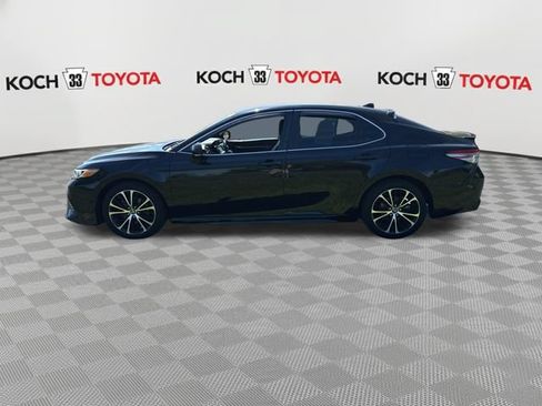 Used 2019 Toyota Camry SE w/ Convenience Package FWD image 4