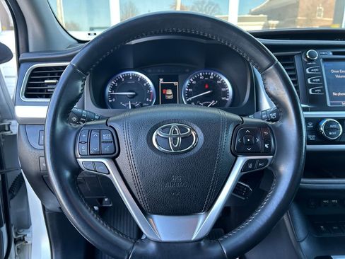 Used 2019 Toyota Highlander XLE image 14