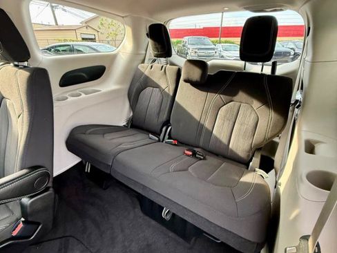 Used 2024 Chrysler Voyager LX FWD image 40