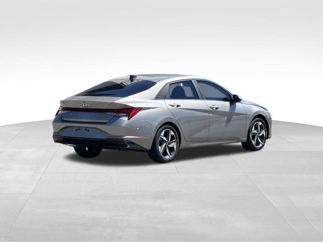 Used 2023 Hyundai Elantra Limited FWD image 4