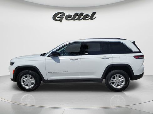 Used 2023 Jeep Grand Cherokee Laredo w/ Luxury Tech Group I RWD image 8