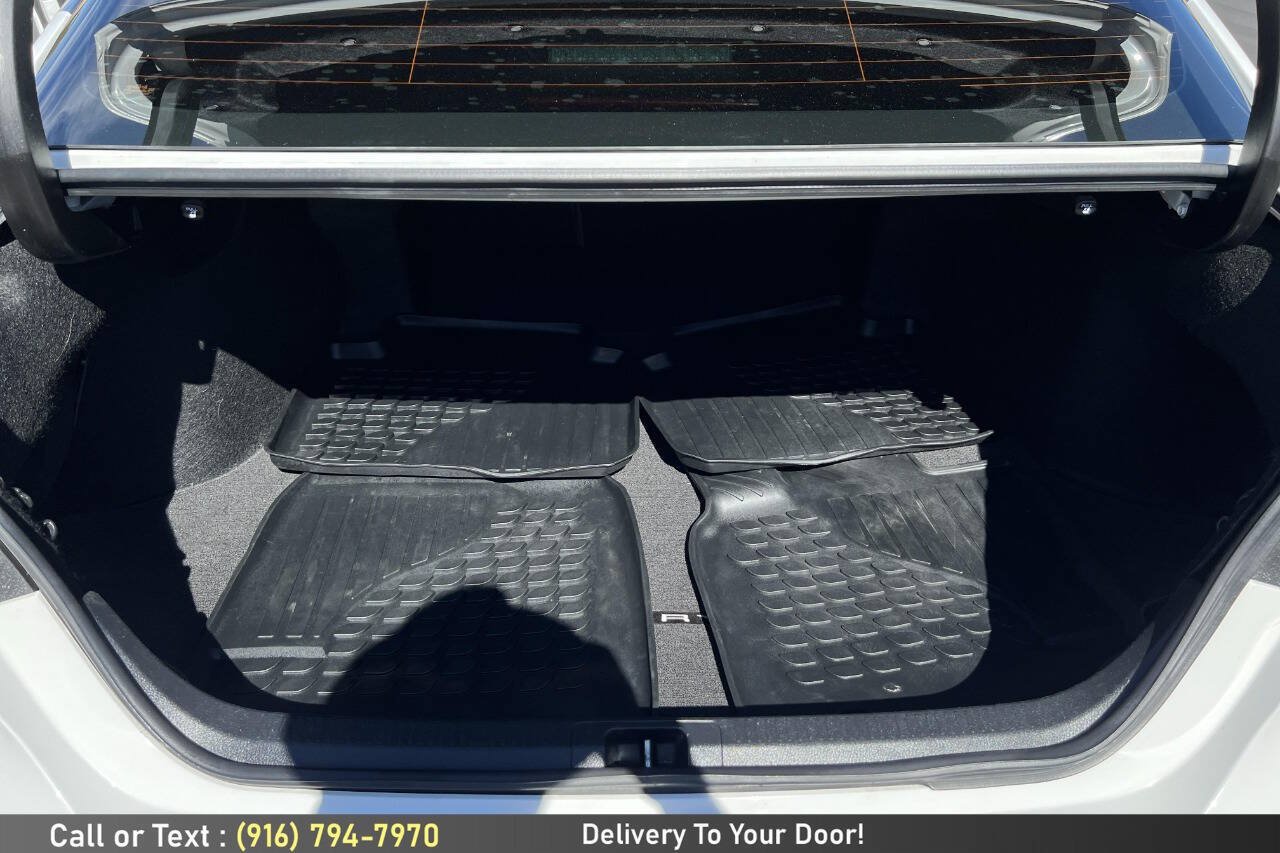 Used 2018 Toyota Camry LE FWD image 11
