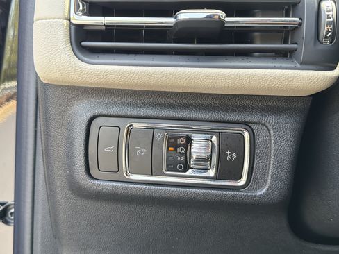 Used 2025 Lincoln Corsair FWD w/ Equipment Group 101A image 28