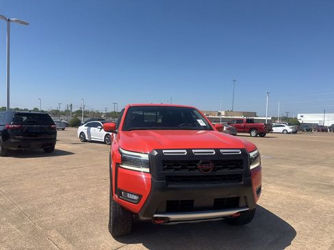 Certified 2025 Nissan Frontier PRO-4X image 3