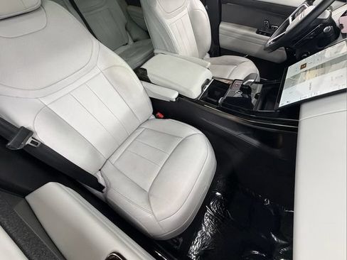 Used 2025 Land Rover Range Rover Sport SE AWD/4WD image 24