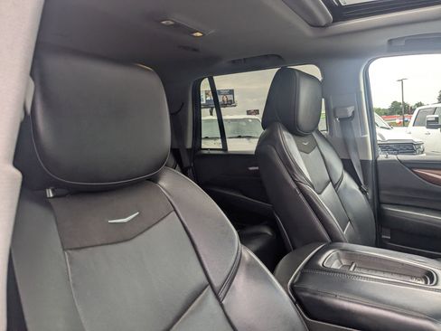Used 2019 Cadillac Escalade Luxury AWD/4WD image 32