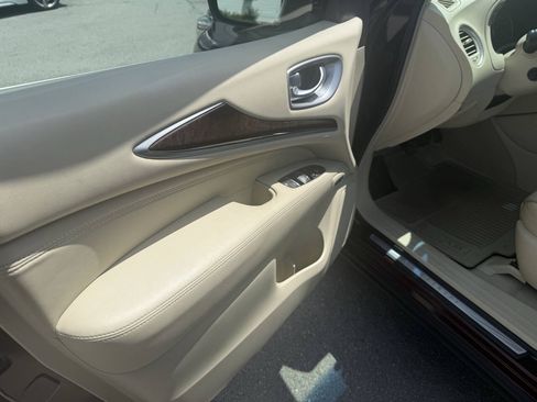 Used 2013 INFINITI JX35 AWD w/ Premium Pkg image 10