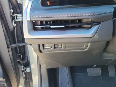 Used 2024 Cadillac XT4 Premium Luxury FWD image 17