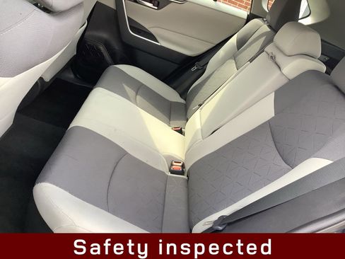 Used 2021 Toyota RAV4 XLE w/ Convenience Package image 10