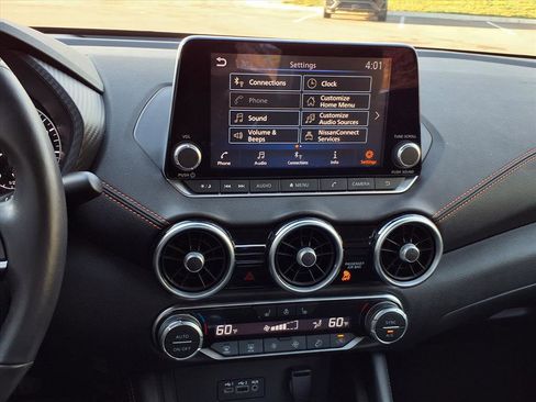 Used 2021 Nissan Sentra SR w/ SR Premium Package image 16