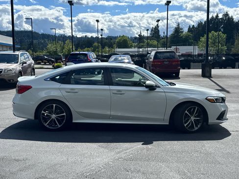 Used 2023 Honda Civic Touring image 2