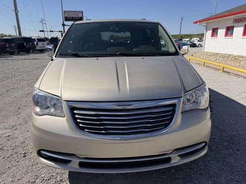 Used 2013 Chrysler Town & Country Touring-L w/ Driver Convenience Group FWD image 8